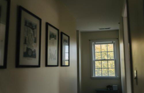 Urban Downtown Stamford Home 45 min to NYC with Garage And Yard - Foto 24