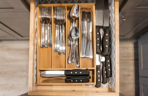 Steps to Beach Fully Renovated Sleeps 6 - Photo 18