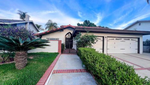 Bright & Spacious 5BR Modern Vacation Home - Near Disneyland & Beaches - Foto 1
