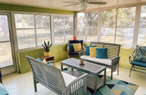 Lemon Bay Hideaway, Retro Beach Bungalow - Foto 7