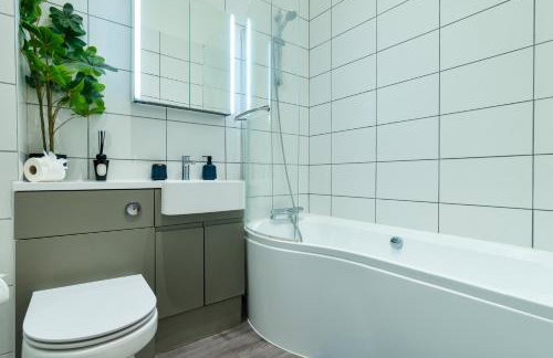 Spacious Luxury 2 Bedroom City Centre Apartment with Terrace & High Ceiling - Foto 25