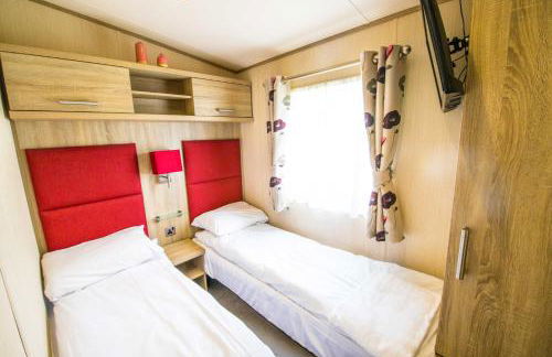 River Lodge Platinum Plus Holiday Home with River Views, Free Wifi & Netflix - Foto 12