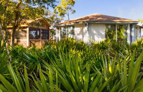 Sunset Breeze Marsh View Treehouse Retreat - Foto 13