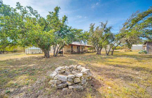 Pet-Friendly Hill Country Retreat with Deck! - Photo 2