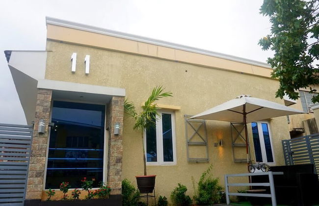 Premiership UK Suites - Photo 32