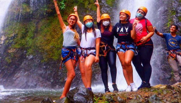 Uma das cascatas do percurso