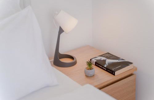 Modern 2BDR Apartment - Business Zone - Free Garage Parking - Photo 2