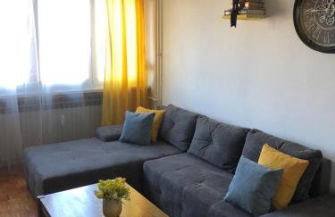 Ami-go/ Blizu zračne luke Zagreb - Foto 7