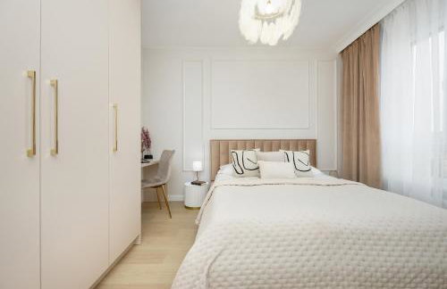 Stylish Apartment with Balcony 7th Floor by Noclegi Renters - Foto 8