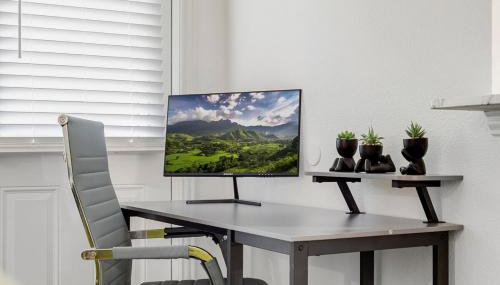 Tasteful 3BR I Free Parking I Workspace - Foto 2