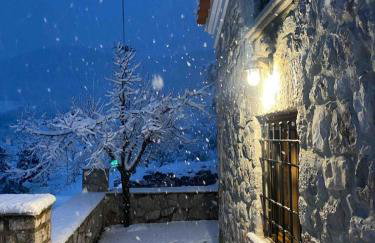 Cheerful 3 bedroom cottage with indoor fireplace - Foto 6