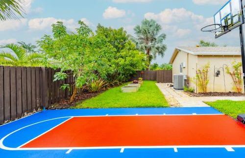 Colorful Home - Pool - Game Room - Basketball Court - BBQ & More - Photo 4