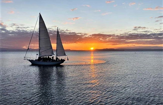 Paseo en barco al atardecer por el lago Taupo - Foto 2