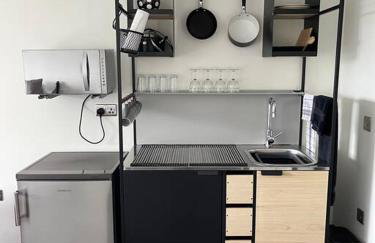 Studio apartment in Harefield - Photo 14