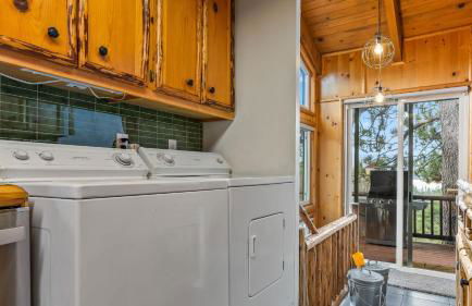 Scenic North Shore Stay w Games Near Snow Summit Lakeview Lodge by AvantStay - Foto 17