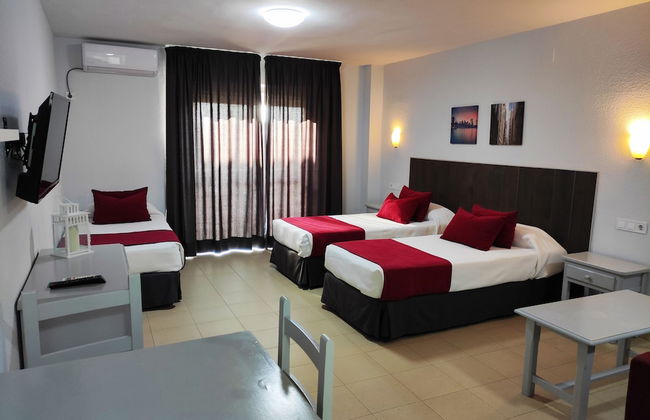 Apartamentos Puerta del Sur - Photo 7