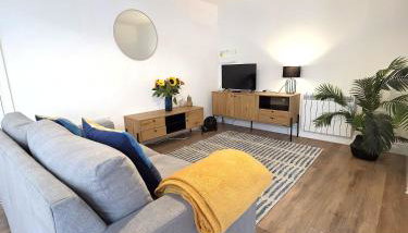 Deluxe One Bed Flat at Dawe Luxury Suites - An Entire Apartment near Ely Cathedral & Train Station - Ideal Gateway to Explore Ely, Cambridge, Norfolk & London - Sleeps up to 4 - Foto 2