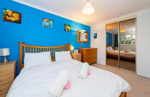 Cosy 3 Bedroom House near River Thames - Pass the Keys - Photo 2