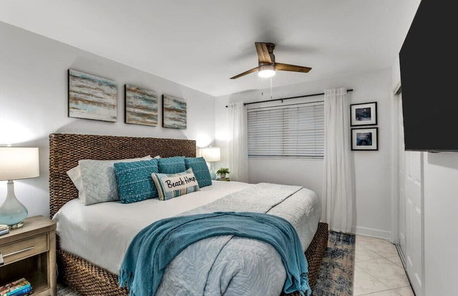 New Waterfront Oasis, Minutes to Beach, Eats, Shops - Foto 5