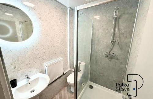 Comfy Ormskirk Family Stay by PolkaStays - Photo 9