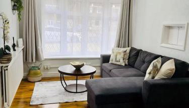 Falcon House by Smoothmove Properties Limited - Foto 1