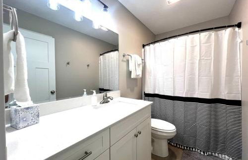 Central Cedar Falls Townhome - King Beds! - Foto 32