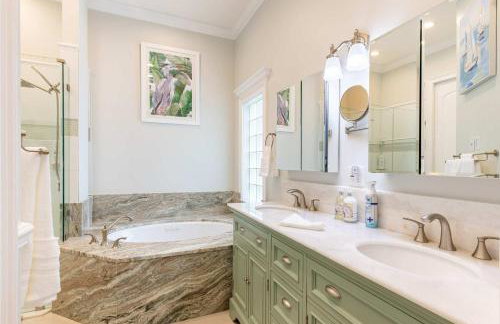 Chill & Spacious 3BR - Beaches & Backyard Fun - Foto 28