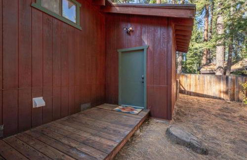 Cozy Pet-Friendly Cabin w Fenced-In Yard Close to Slopes Beach Town - Foto 14
