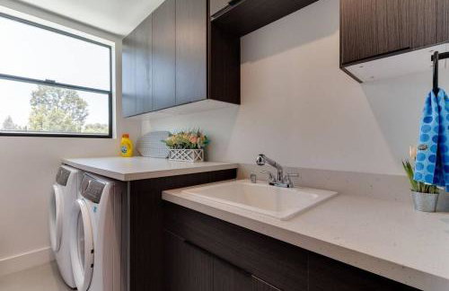 Posh Luxury Modern Home with Pool Spa and Rooftop Deck - Foto 54