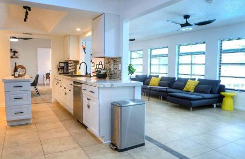 House With A Boat - Boat, Heated Pool, Fishing - Foto 10