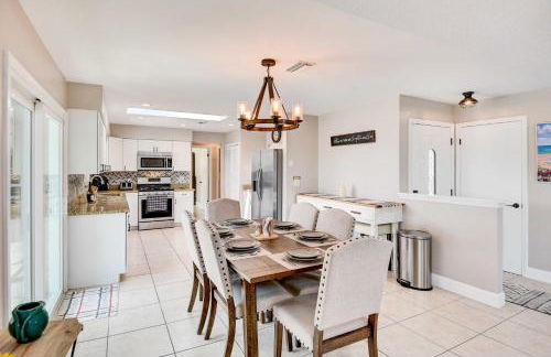 Screened Porch Waterfront Home in Deltona! - Foto 7