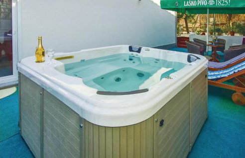 Three-Bedroom Apartment In Ostrvica - Photo 13