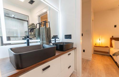 Artisan Oasis-hot Tub Fire Pit 8bd Whole House - Photo 45