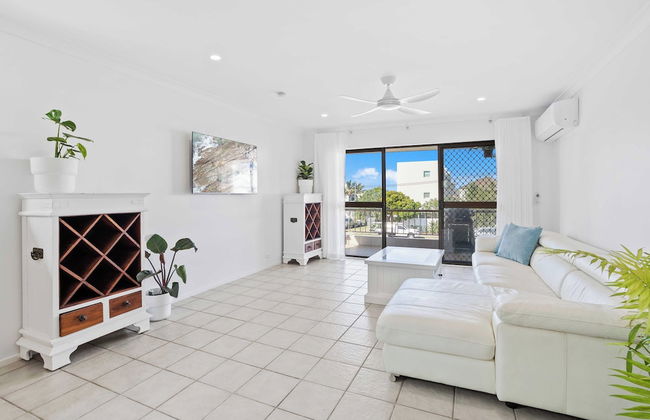 Little Palms by Burleigh Letting Co - Photo 1