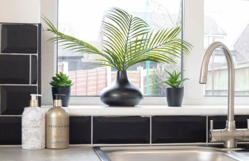 Big 4-Bed House in Haydock Ideal for Work Crews - Foto 19