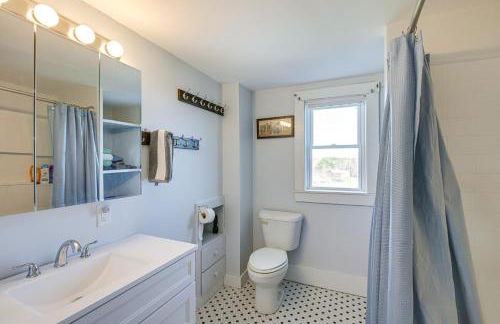 Cherryfield Home with Decks On Historic Horse Farm - Foto 13