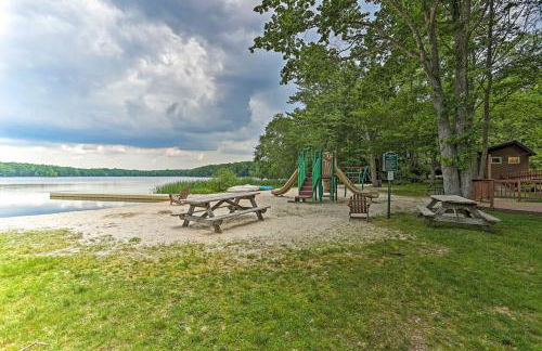 Pocono Mountain Home with 3 Community Lakes! - Foto 26