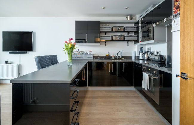 JOIVY Gorgeous 2-Bed Flat W/ Desk In Wandsworth - Foto 10