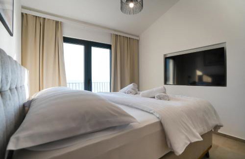 Newly built Villa MarVista with 4 bedrooms,infinity pool & stunning sea and mountain views - Photo 32