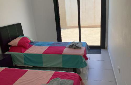 HouseSleeps6-Pool-Beach-Garden-Solarium-PetOK - Foto 24