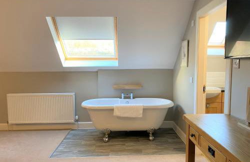 Rose Cottage with Hot Tub - Photo 15