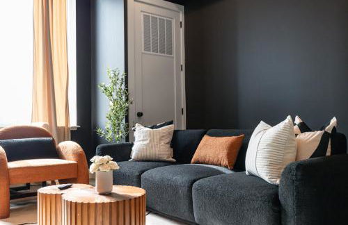 2BR 2BA, King bd, Gym, Free Parking, 8min to Train - Foto 44