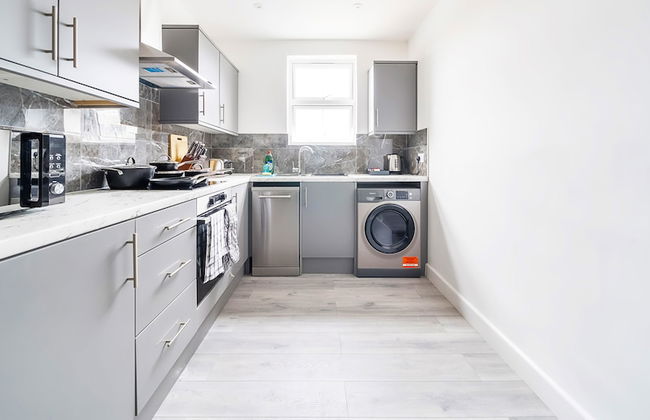 Modern Town Center Apartments Aldershot - Photo 38