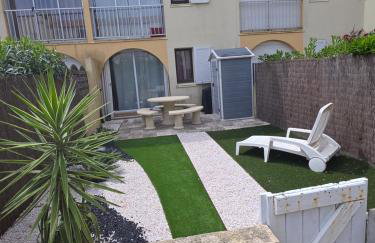 Appartement T2 avec son rez de jardin de 40 m2 5 couchages 250m de la plage et 15km de l'Arena - Foto 1