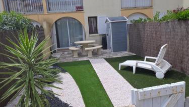 Appartement T2 avec son rez de jardin de 40 m2 5 couchages 250m de la plage et 15km de l'Arena - Foto 1
