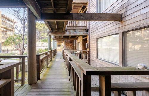 Beachfront Retreat with Ocean Views - Foto 42