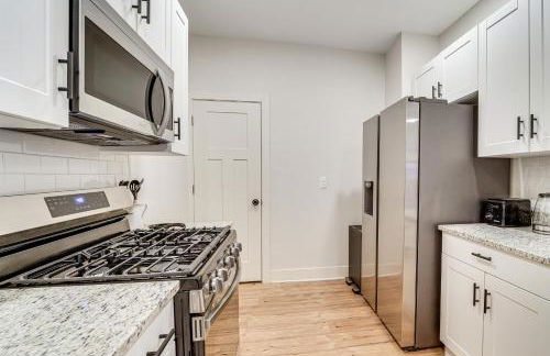 Game Room and Backyard Modern Altoona Home! - Foto 10