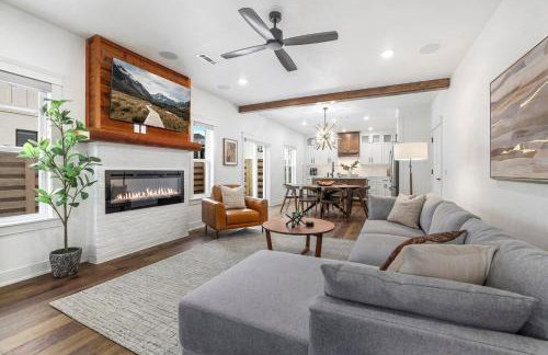 Ozark Oasis Walk to DT Bentonville - Photo 1