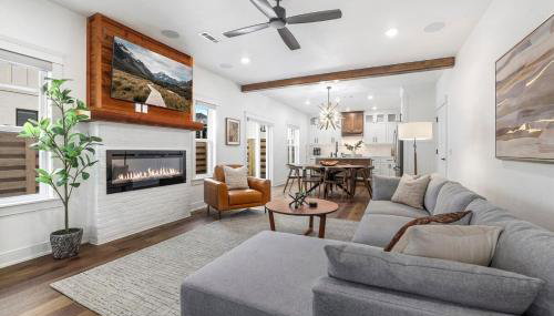 Ozark Oasis Walk to DT Bentonville - Foto 1