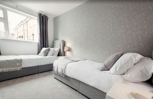 St Georges Court Yard - Photo 2